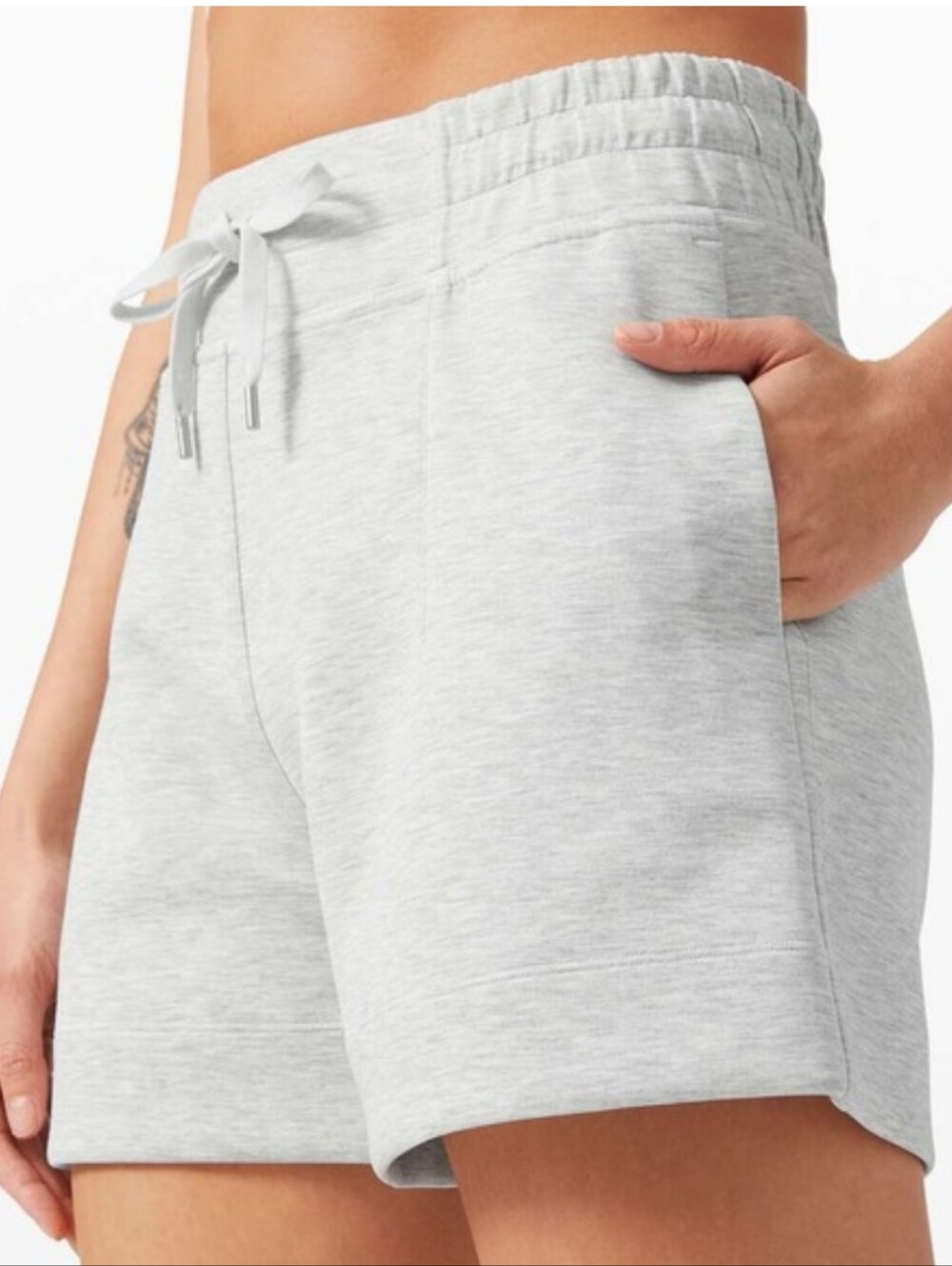 Lululemon Soft Ambitions HR Shorts 4” Size 14